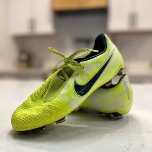 Nike Phantom Venom Elite Soccer Cleats ⚽️ Size 6Y